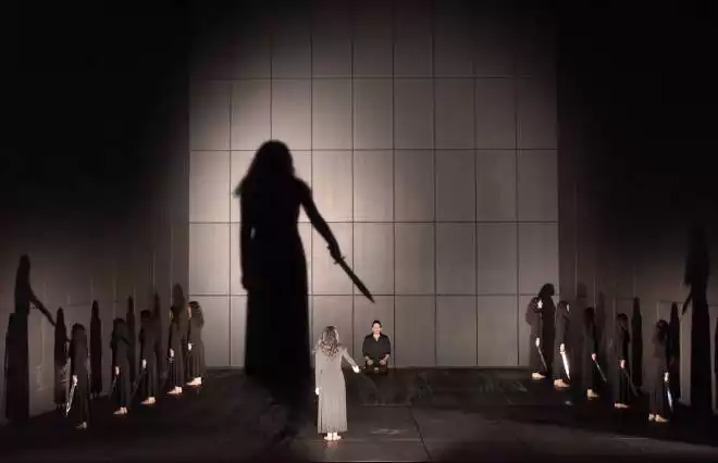 Une immolée qui n'en finit pas de renaître